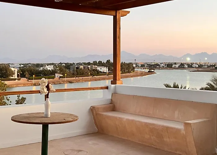 White 4 Bedroom Elgouna Heated Pool Villa *