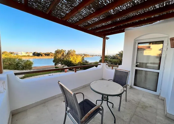 Villa White 4 Bedroom Elgouna Heated Pool