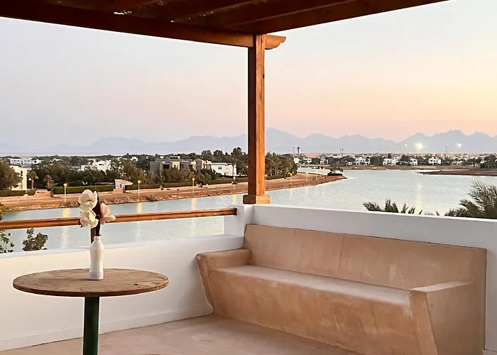 Villa White 4 Bedroom Elgouna Heated Pool