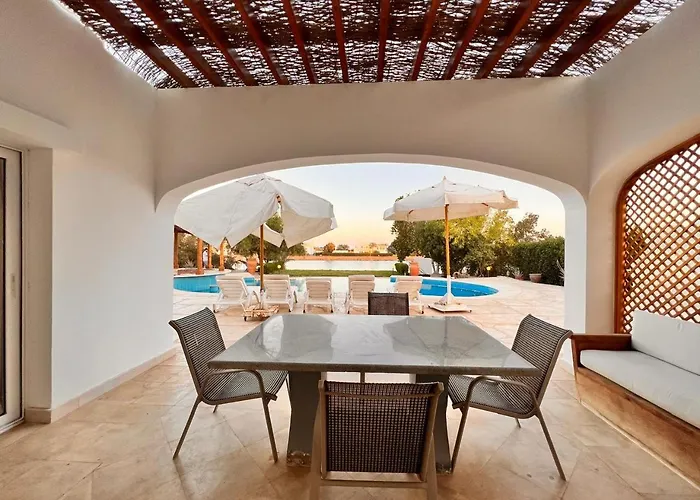 Villa White 4 Bedroom Elgouna Heated Pool *