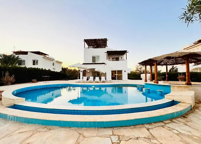 White 4 Bedroom Elgouna Heated Pool * Gurdaka