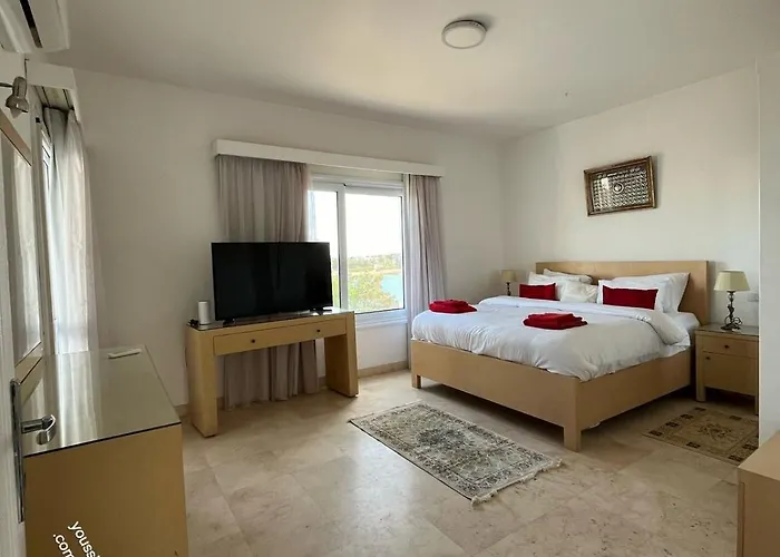 White 4 Bedroom Elgouna Heated Pool Villa Gurdaka