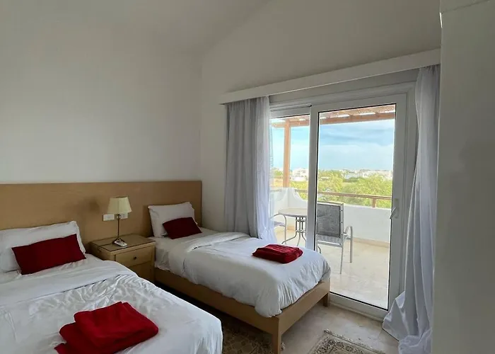 White 4 Bedroom Elgouna Heated Pool *