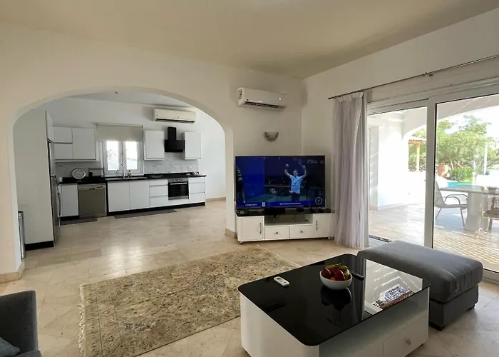 White 4 Bedroom Elgouna Heated Pool * Gurdaka