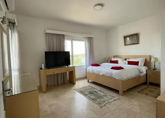 White 4 Bedroom Elgouna Heated Pool Villa *