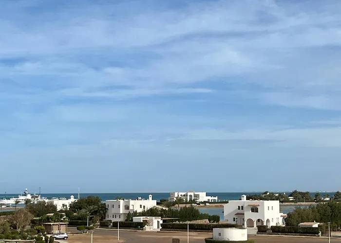 Villa White 4 Bedroom Elgouna Heated Pool Gurdaka