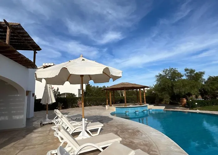 White 4 Bedroom Elgouna Heated Pool *