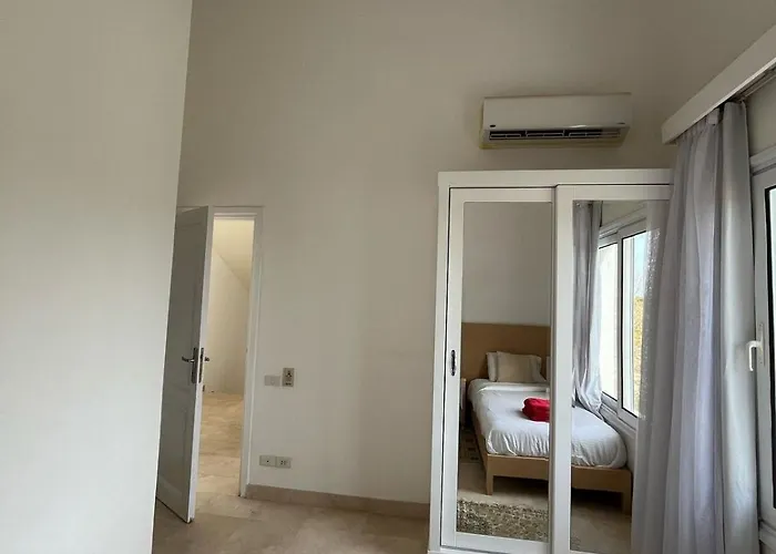 White 4 Bedroom Elgouna Heated Pool Gurdaka